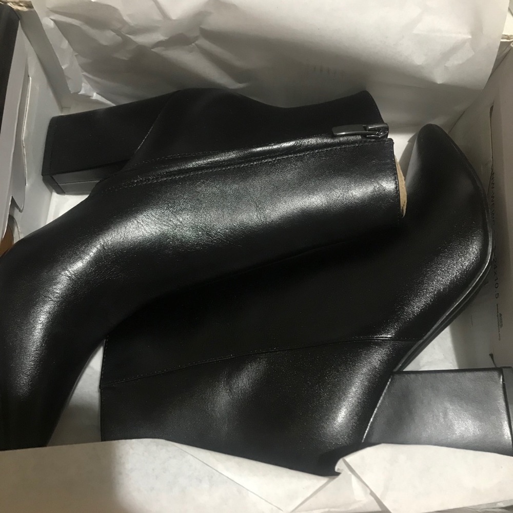 Nine West Gaba leather booties